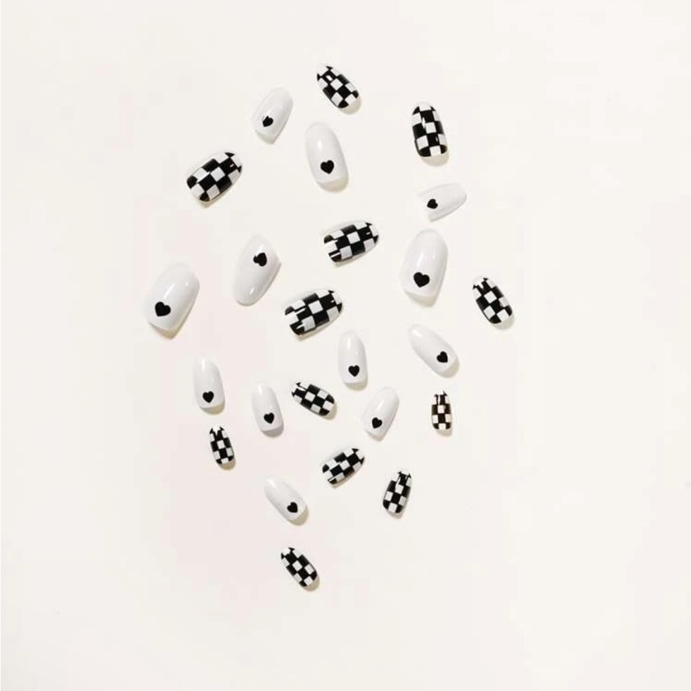NEW 24pcs Modernist Short Oval Shape Black and White Checkered Nails w/ Hearts